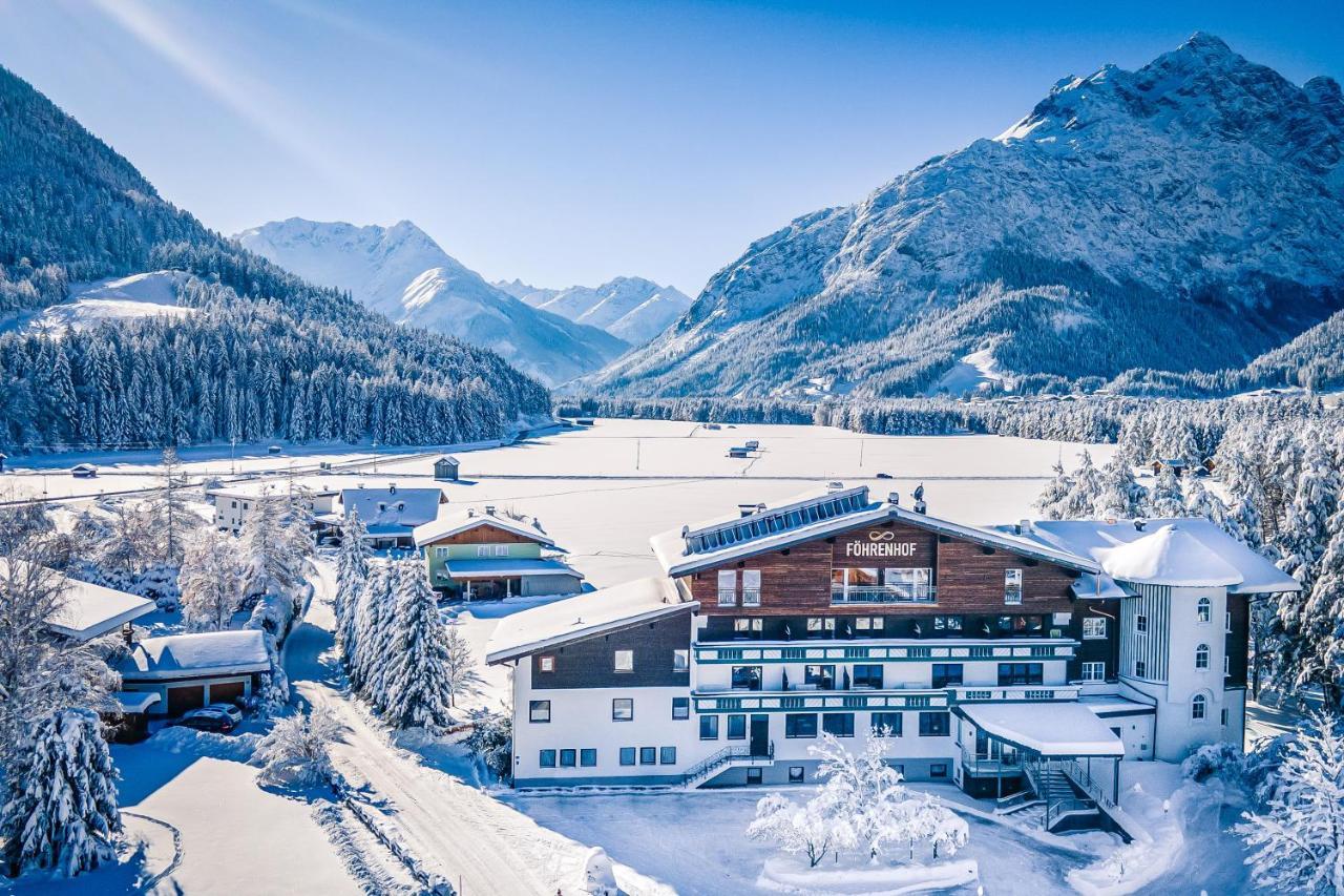 Hotel Foehrenhof Stanzach Exteriör bild