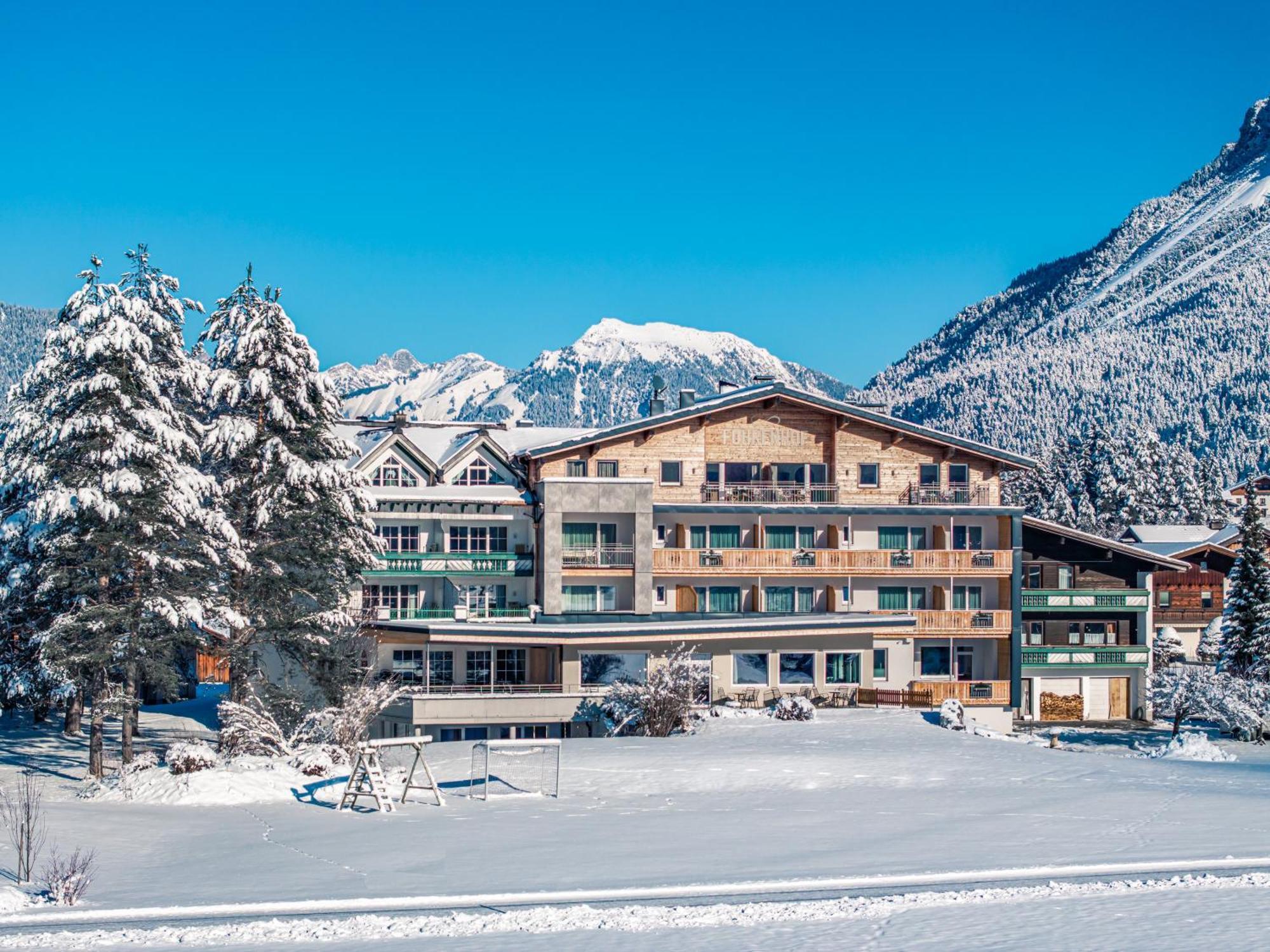 Hotel Foehrenhof Stanzach Exteriör bild