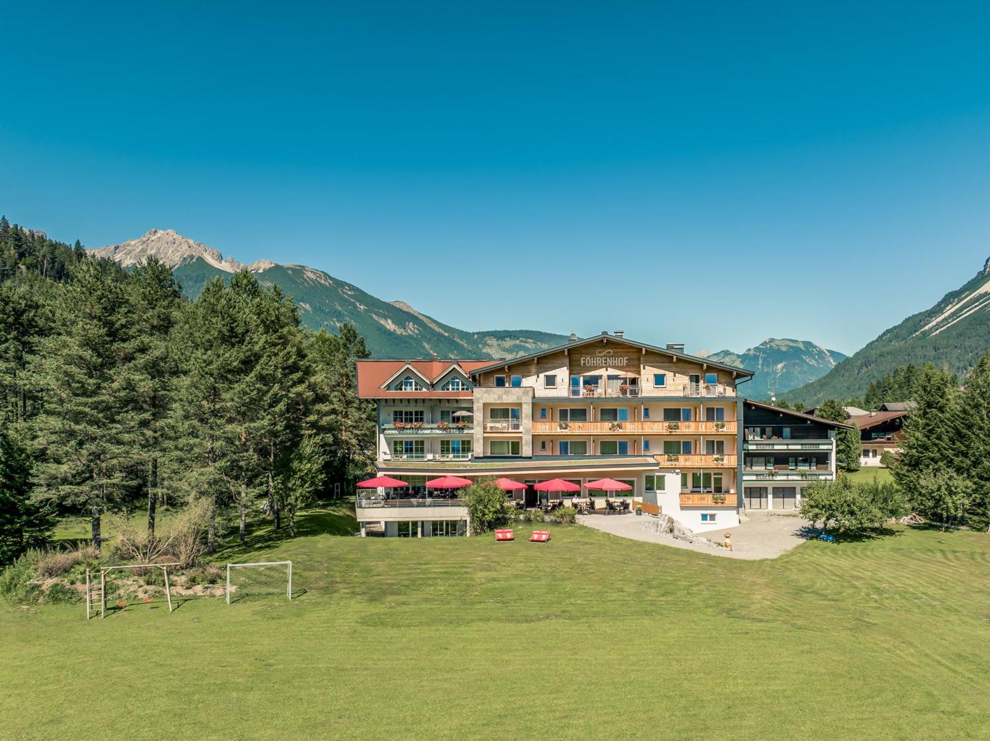 Hotel Foehrenhof Stanzach Exteriör bild
