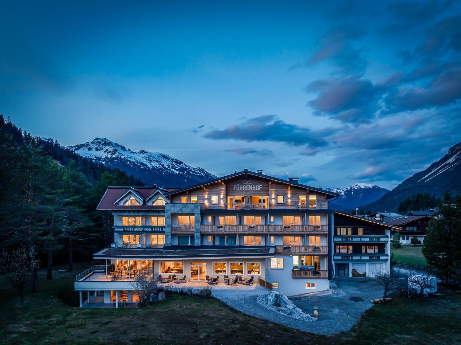 Hotel Foehrenhof Stanzach Exteriör bild